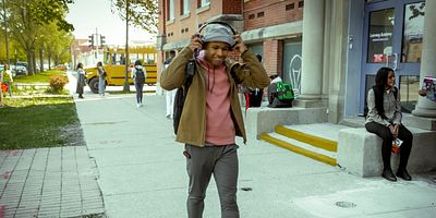 Poster der Serie Chess Moves And Poker Chips