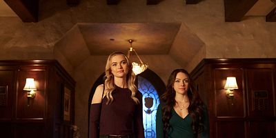 Poster der Serie By the End of This, You'll Know Who You Were Meant to Be