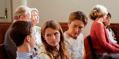 Poster der Serie Four Hundred Cartons of Undeclared Cigarettes and a Niblingo