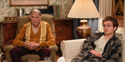 Poster der Serie Rhinestones And Roses