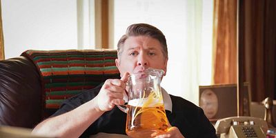 Poster der Serie German for Beginners and a Crazy Old Man with a Bat