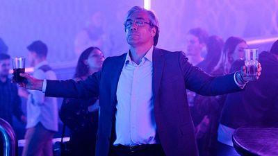 bild aus der news Heute zum ersten Mal im TV: Diese grandiose Satire mit James-Bond-Bösewicht brach Rekorde bei den spanischen Oscars!