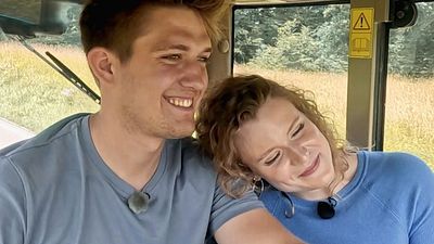 bild aus der news "Die geht ja schnell zur Sache": Traumpaar bei "Bauer sucht Frau" total verschmust