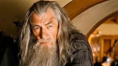 bild aus der news Ian McKellens Darstellung von Gandalf in "Herr der Ringe" ist ikonisch – doch nur die wenigsten wissen, dass er dabei J.R.R. Tolkien imitierte!