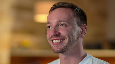 bild aus der news "Love is Blind: Germany"-Fans sind wegen unreflektierten Umgang mit Ilias bei der Reunion außer sich: "Was bitte war das denn?"