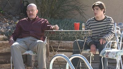 bild aus der news "Breaking Bad"-Star RJ Mitte mit 34 Jahren gestorben: Auch Bryan Cranston verabschiedet sich emotional von seinem Serien-Sohn