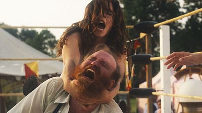 bild aus der news Mit Stars aus "Yellowstone" & "Fallout": Trailer zum turbulenten Wrestling-Biopic "Queen Of The Ring"