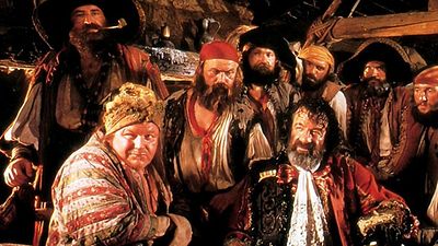 bild aus der news Dieses bildgewaltige Abenteuer von einer Regie-Legende ist besser als sein Ruf - hier lernt ihr den Jack Sparrow der 80er-Jahre kennen!