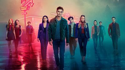 bild aus der news 4 Jahre nach dem Ende des Netflix-Hits: Neue Riverdale-Serie kommt – mit Zombies und Kult-Hexe Sabrina!