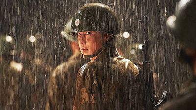 bild aus der news Tödliche Republikflucht: Deutscher Trailer zum intensiven Militär-Thriller "Escape" mit Netflix-Star