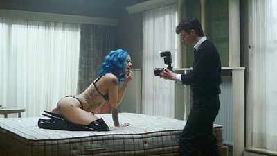 bild aus der news "Mein Vater ist ein XXX-Star und ich muss ihn dabei filmen": Emotional harter Trailer zu "Truly Naked" – bald im Kino!