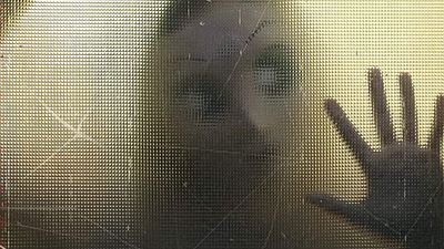 bild aus der news "The Strangers" trifft "You're Next" als Found-Footage-Horror? Trailer zum brutalen Home-Invasion-Thriller "They're Inside"