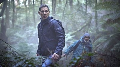 bild aus der news TV-Premiere: In dieser Thriller-Fortsetzung vor grandioser Naturkulisse verschwindet ein "The Last Of Us"-Star im Wald