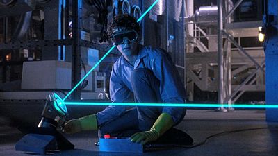 bild aus der news Prominent besetzt & heiß diskutiert: Nach diesem Sci-Fi-Thriller hat der Regisseur 15 Jahre (!) lang keinen Film mehr gedreht – jetzt kehrt er ins Heimkino zurück