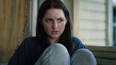 bild aus der news "Tribute von Panem"- & "Stranger Things"-Stars in düsterem Thriller: Atmosphärischer Trailer zu "What We Hide"