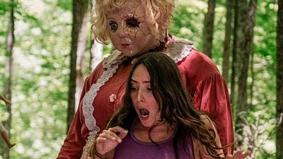 bild aus der news FSK-18-Horror für "Texas Chainsaw Massacre"-Fans bald im Kino: Deutscher Trailer zum Puppen-Massaker "Dolly"