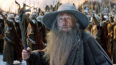 bild aus der news "Der Herr der Ringe: Die Ringe der Macht": Der Gandalf-Twist in Staffel 2, Folge 8 erklärt – darum ist es nicht sein echter Name!