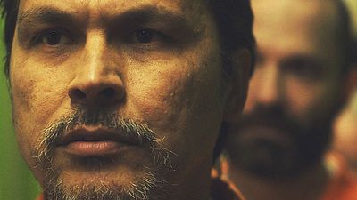 bild aus der news "Wenn du deine Familie kontaktierst, töte ich sie alle!" Intensiver Trailer zum Psycho-Thriller "Exile"