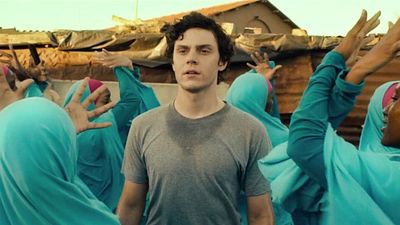 bild aus der news Heute erstmals im TV: In dieser wahren Geschichte riskiert "Dahmer"-Star Evan Peters sein Leben zwischen Drogen, Sex & Waffen