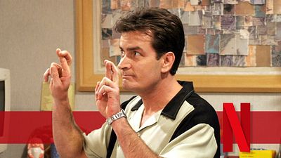 bild aus der news 14 Jahre nach seinem "Two And A Half Men"-Rauswurf: Charlie Sheen packt endlich aus – ab heute bei Netflix