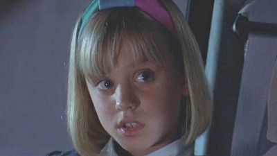 bild aus der news Vor 32 Jahren machte sie ihre ersten Schritte vor der Kamera, heute ist sie einer der größten Sitcom-Stars: Habt ihr dieses kleine Mädchen erkannt?