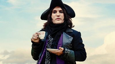 bild aus der news "Fluch der Karibik" trifft Monty Python: Diese Abenteuerserie mit Jack-Sparrow-Doppelgänger könnt ihr ab sofort streamen