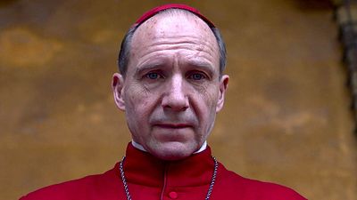 bild aus der news "Der Reinfall aller Reinfälle": Diesen Flop würde "Konklave"-Star Ralph Fiennes am liebsten aus der Filmgeschichte löschen