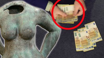 bild aus der news Auch ohne Kopf: "Bares für Rares"-Händler hat nicht genug Bargeld dabei, um für seinen Kauf zu bezahlen!