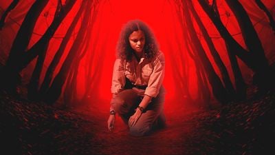 WTF-Trailer zum Horror-Festival-Hit "Lovely, Dark, And Deep" – ein abgefahrener Mindfuck-Schocker mit "Barbarian"-Star