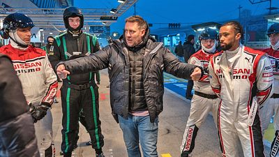 bild aus der news FILMSTARTS am Set von "Gran Turismo": Gemeinsam mit Orlando Bloom, Neill Blomkamp & Co. im Rausch der Geschwindigkeit