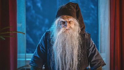 bild aus der news Gemetzel in der Scheune: Deutscher Trailer zur blutig-skurrilen Weihnachts-Horror-Comedy "There's Something In The Barn"