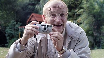 bild aus der news Robin Williams (†63) in seiner krassesten Rolle: In diesem Psycho-Thriller jagt er euch einen eiskalten Schauer über den Rücken – heute Abend streamen