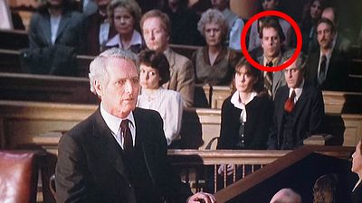 bild aus der news Vor 43 Jahren war er Statist in einem der besten Gerichtsfilme aller Zeiten, später wurde er zu einem der größten Actionstars: Habt ihr ihn erkannt?