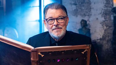 bild aus der news Jonathan Frakes klingt in "X-Factor" jetzt anders: Darum hat der Kult-Star eine neue Stimme