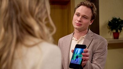 bild aus der news "Sturm der Liebe"-Vorschau heute: Stephan hat endlich Beweise für Larissas Scheinehe