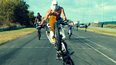 "Fast And Furious" mit Motorrädern: Deutscher Trailer zu "Rodeo" – exklusiv bei FILMSTARTS