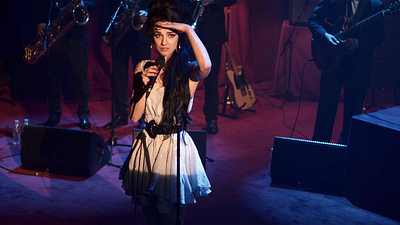 bild aus der news "Barbie"-Star Marisa Abela als Amy Winehouse: Deutscher Trailer zum Biopic "Back To Black"