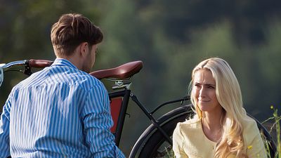 bild aus der news "Sturm der Liebe"-Vorschau: Henry küsst Larissa leidenschaftlich