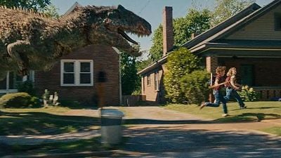 bild aus der news "Ich bin selbst überrascht, dass das Studio kein Veto eingelegt hat": Wir sprechen mit David Robert Mitchell über sein Dino-Meisterwerk "The End Of Oak Street"