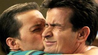 bild aus der news Jon Cryer wünscht "großartigem Freund" Charlie Sheen nur das Beste