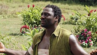Adewale Akinnuoye-Agbaje und Christian Slater in Sylvester Stallones Action-Thriller