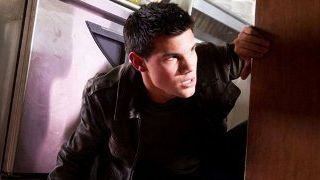 bild aus der news "Atemlos - Gefährliche Wahrheit": Vier Filmclips zum Agententhriller mit Taylor Lautner