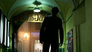 bild aus der news "Branded": Marken kontrollieren Menschen im skurrilen Trailer zum Sci-Fi-Thriller