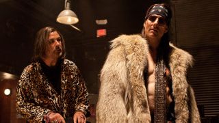 Tom Cruise lässt als 80er-Jahre-Rock-Star im Clip zu "Rock of Ages" Frauenbeine schmelzen