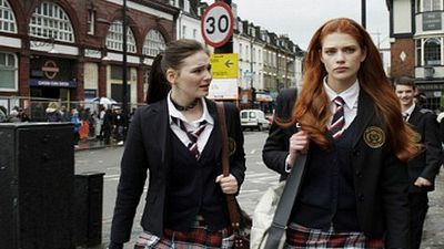 bild aus der news "Rubinrot": Rasanter Trailer zur Verfilmung des Jugendbuch-Bestsellers + neue Bilder