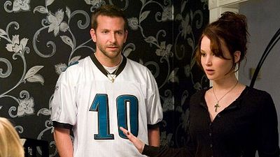 bild aus der news Durchgeknallt, aber sexy: Bradley Cooper und Jennifer Lawrence als verschrobenes Filmpaar im deutschen "Silver Linings"-Trailer