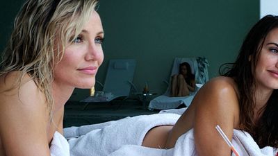 bild aus der news Erotische Spannung: Cameron Diaz und Penélope Cruz flirten nackt am Pool im neuen prickelnden Video aus "The Counselor"
