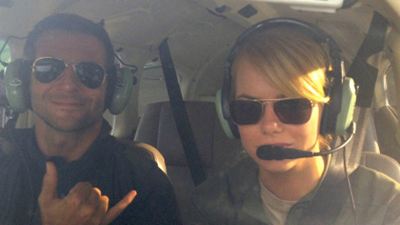 Bradley Cooper und Emma Stone auf erstem Bild zur noch unbetitelten Komödie von Cameron Crowe