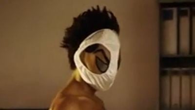 Perverser Superheld mit Schlüpfer als Maske im deutschen Trailer zu "HK: Hentai Kamen"