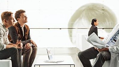 bild aus der news Matthias Schweighöfer und sein Team haben Spaß im Museum: Das exklusive dritte Videotagebuch zu "Vaterfreuden"